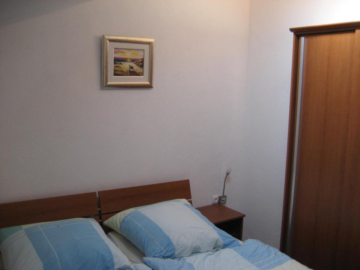 Apartma „drei Palmen“ Sveti Filip i Jakov