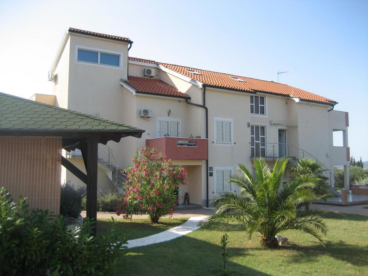 „drei Palmen“ Apartma Sveti Filip i Jakov