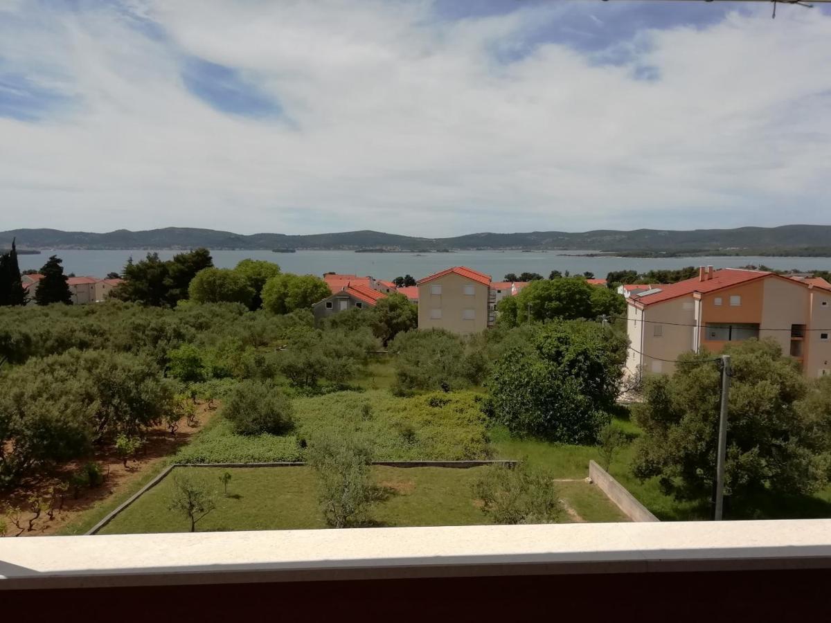 „drei Palmen“ Apartma Sveti Filip i Jakov