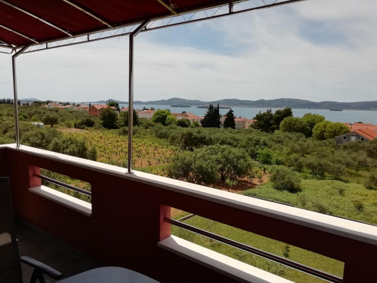 Apartment „drei Palmen“ Sveti Filip i Jakov